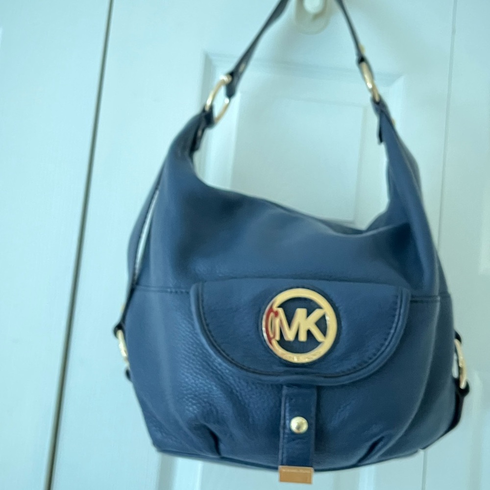 Michael Kors pebbled leather navy shoulder bag. Non-smoking household.